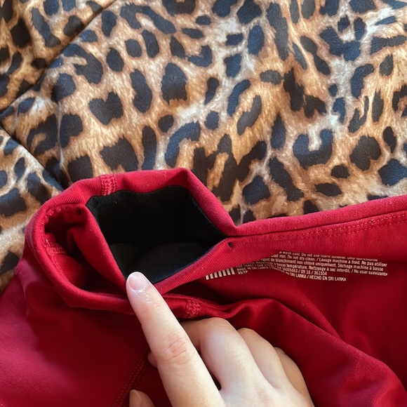 Knockout VS capri leggings with side and back pockets (XS) - Picture 4 of 5